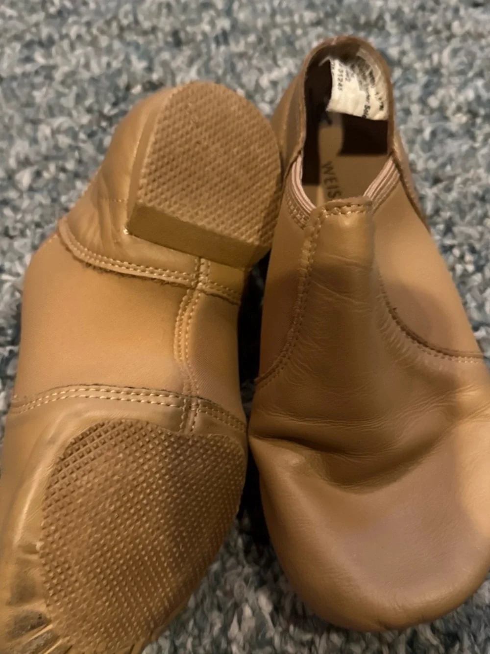 Jazz shoes girls size 1.5- runs small